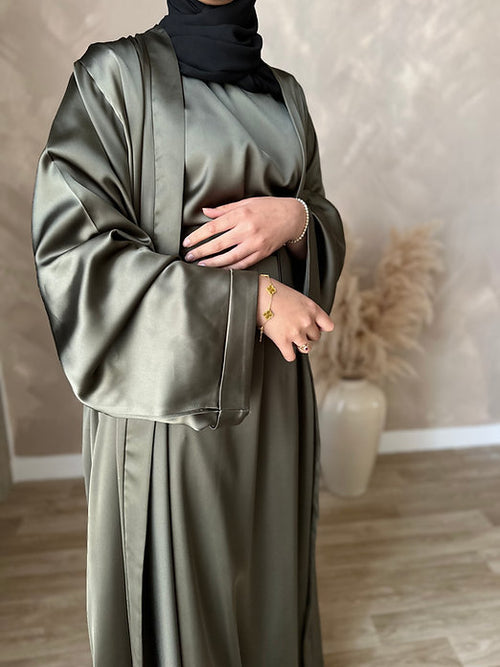 Dounia pleated abayah: Deep Khaki