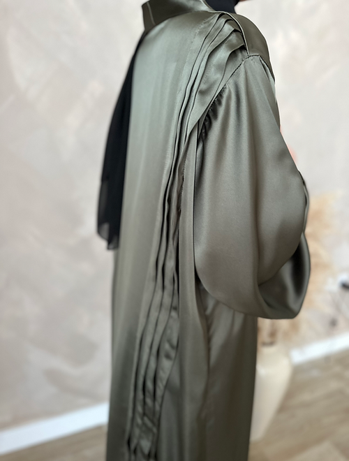 Dounia pleated abayah: Deep Khaki