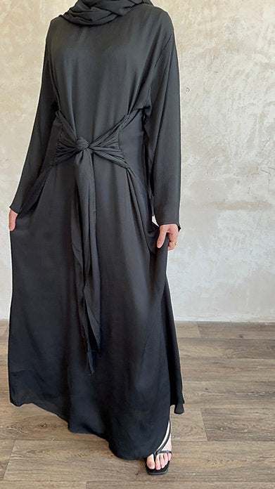 Zaina satin ruched dress: Black