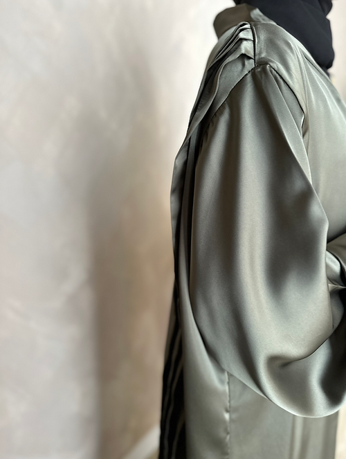 Dounia pleated abayah: Deep Khaki