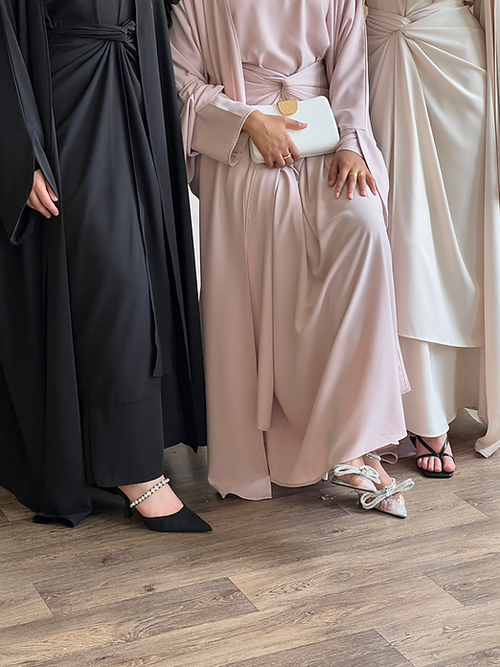 ZAHRA open abayah: black