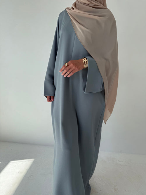 Spring basics: Marine blue Abayah ZIP